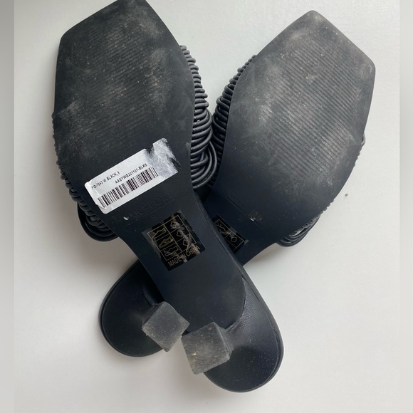 Oak and Fort Heels with black straps- size 9 - Picture 5 of 5